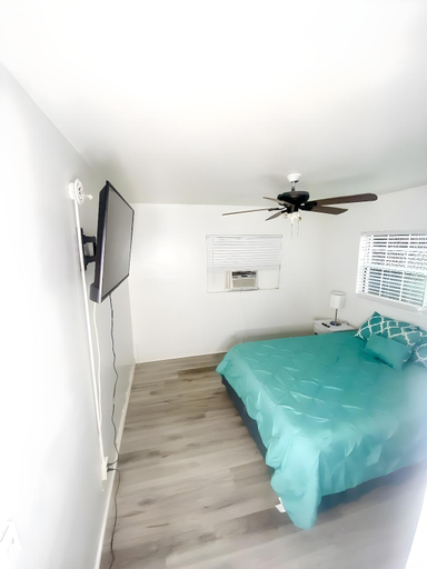 Bedroom 2, Uptown Inn & Suites, Pinellas