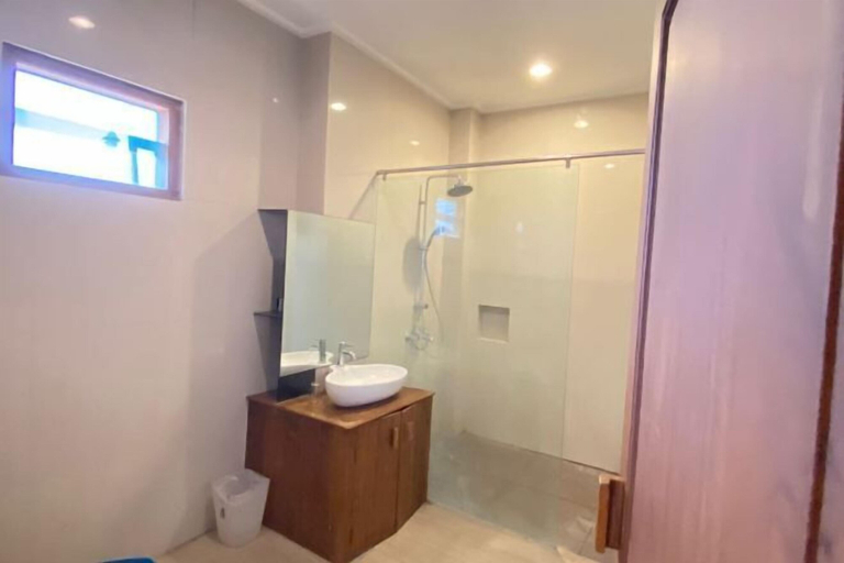 Bathroom, The Garden Suites New, Solo