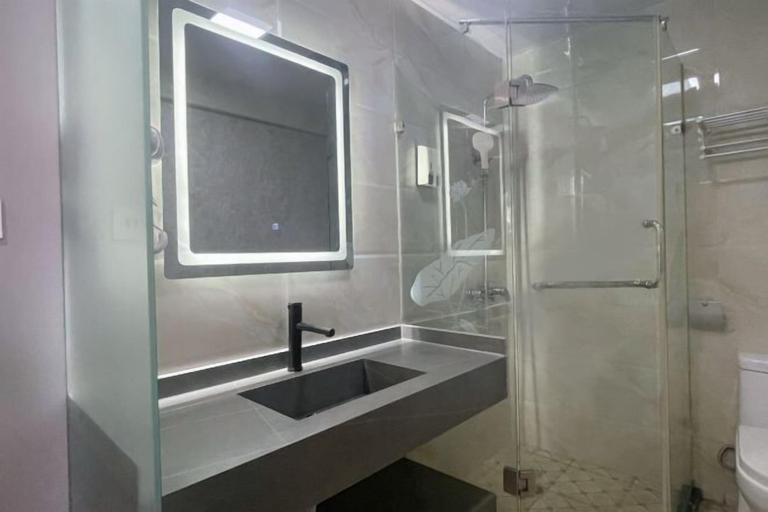 Bathroom 5, Juya Business Hotel, Shanghai