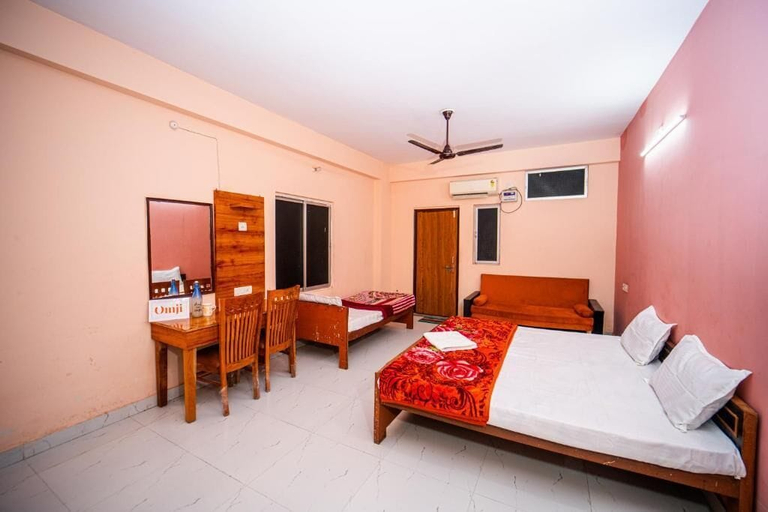 Room 2, Omji Kailash Math - 15min to Kashi Vishwanath Temple, Varanasi