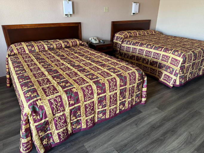 Bedroom 4, Loxley Motel, Baldwin
