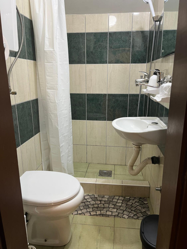 Bathroom 2, Rooms with private Bathroom & Free Parking ''Sobe Zoka,,, Subotica