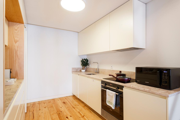 Others 3, Double Room with Private WC in Shared House in Downtown Lisbon, Lisbon