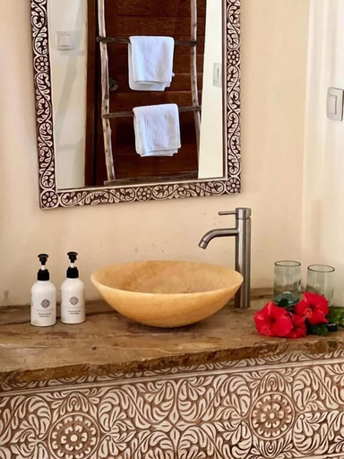 Bathroom 5, Marafiki Bungalows, Kaskazini 'B'
