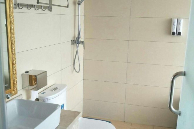 Bathroom, Luanchuan Friendship Business Hotel, Ji'an