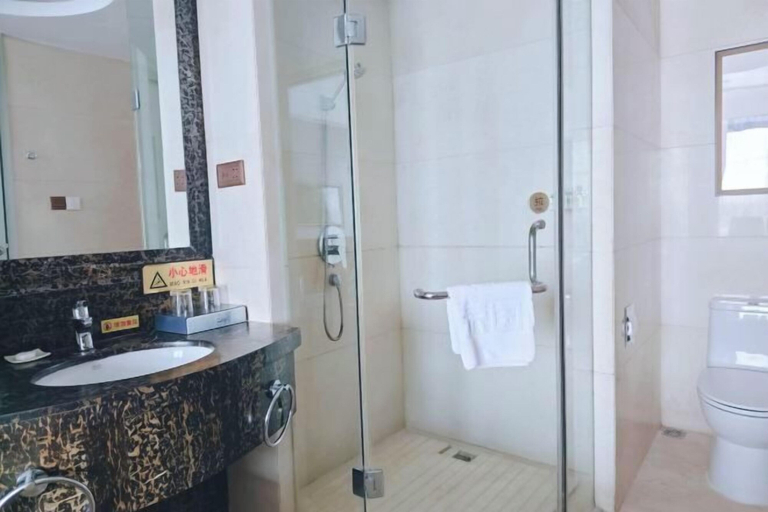 Bathroom 3, Furong International Hotel, Jiujiang