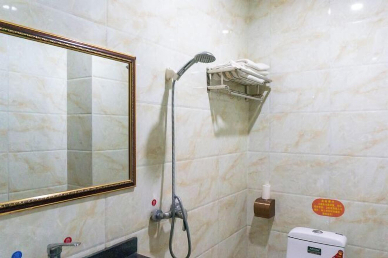 Bathroom 3, Jingxi Lu'an Business Hotel, Baise