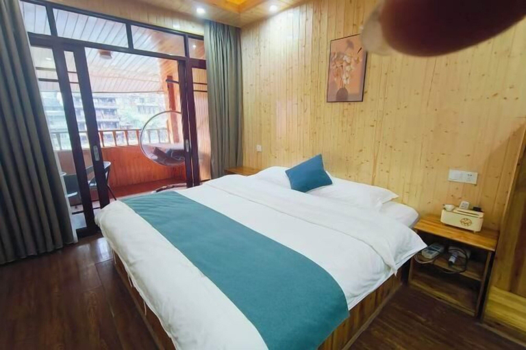 Bedroom 3, A Good Year, Xiangxi Tujia and Miao