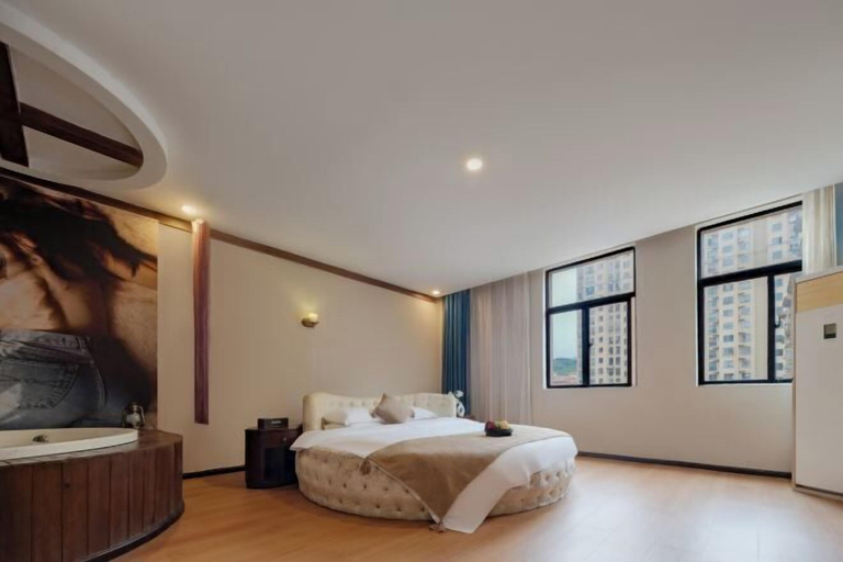 Bedroom 2, Binjiang Yizhan Hotel, Zunyi