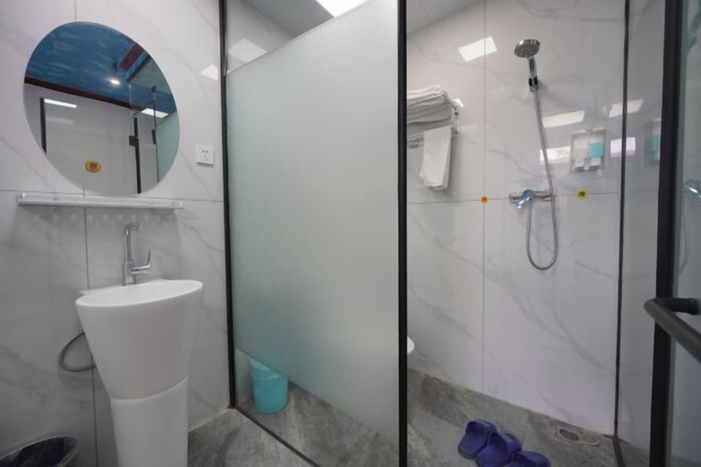Bathroom 4, Jinyuan Express Hotel, Beijing