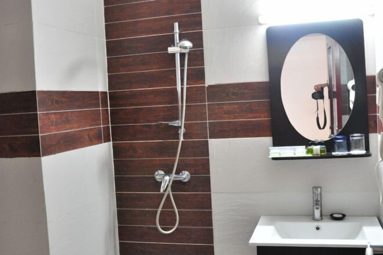 Bathroom 4, Xiyouji Park Holiday Hotel, Suizhou Shi
