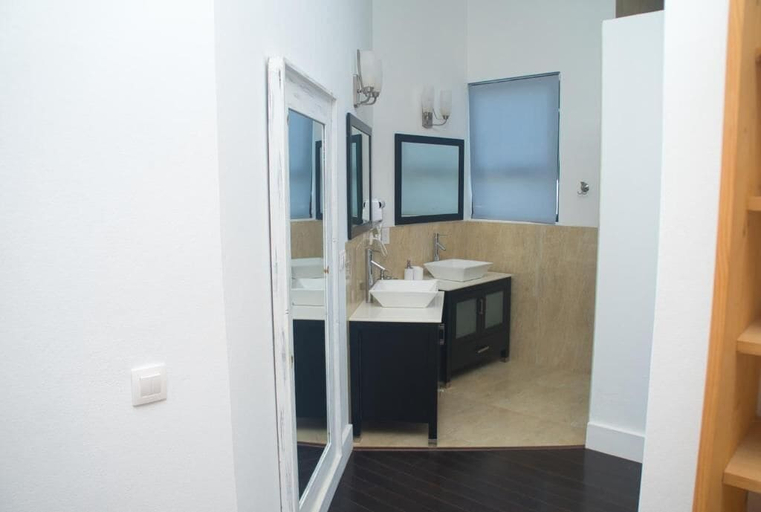 Bathroom 4, The View Hotel