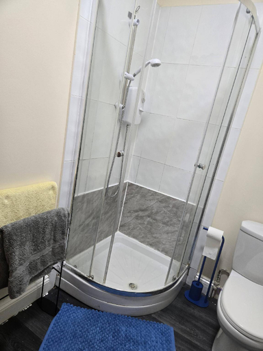 4, Glams 2beds luxury stylish apartment, Wolverhampton