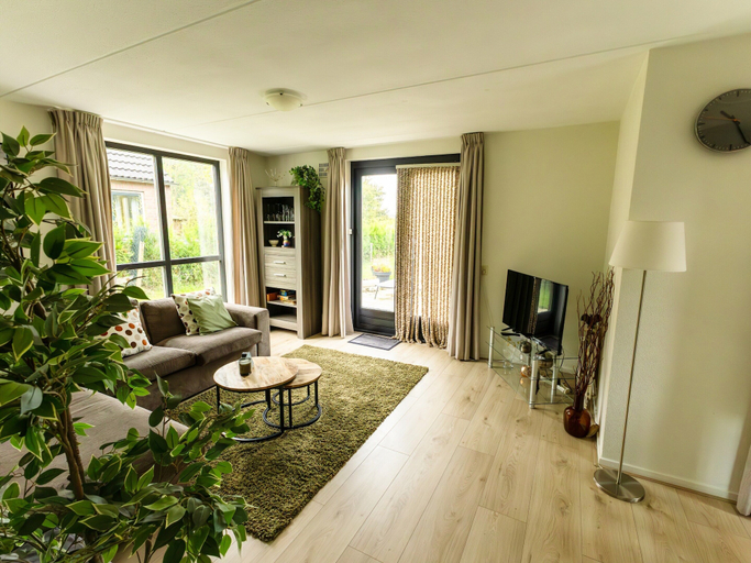 Living room 3, Peaceful Bungalow Near Forest Edge, Beuningen