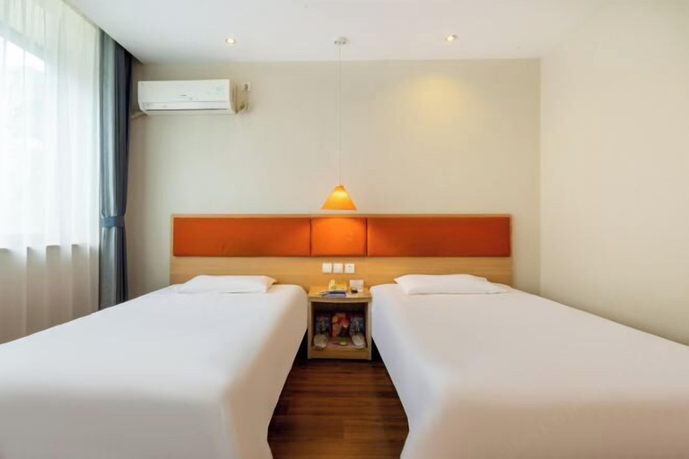 Bedroom 4, YFT Hotel (Haichang South Road Yintaicheng Branch), Jiaxing