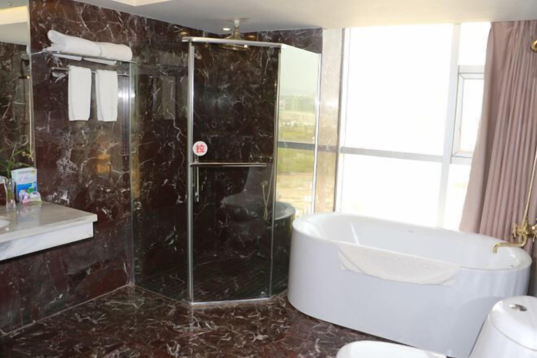 Bathroom 4, Xuanwei Meihuan Hotel, Qujing