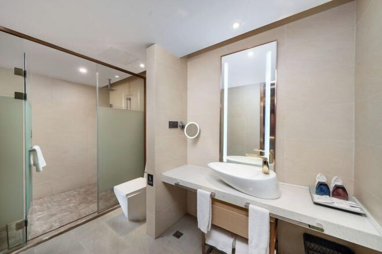 Bathroom 4, Lavande Hotel (Guilin Longsheng), Guilin