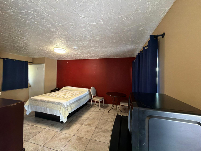 Bedroom 2, Rainbow Fountain Motel, Pasco