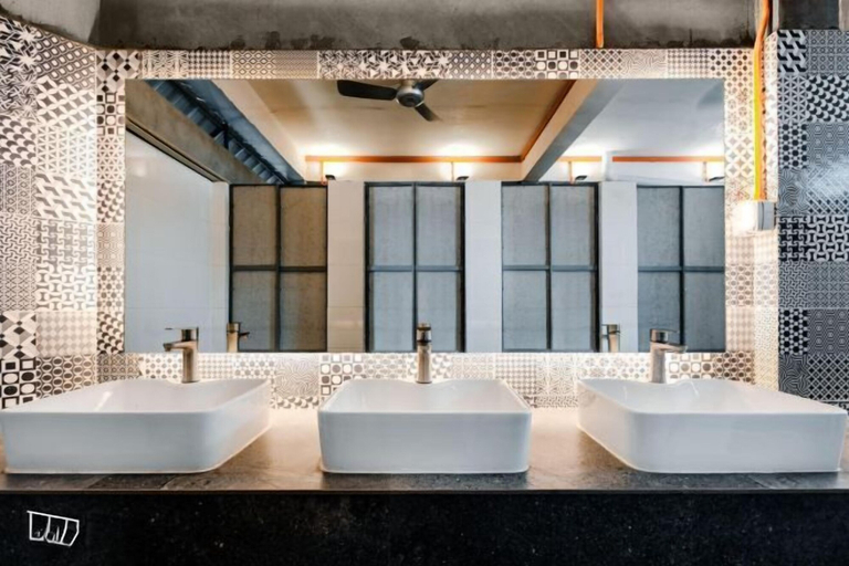 Bathroom 3, 7 Inn Semporna, Semporna