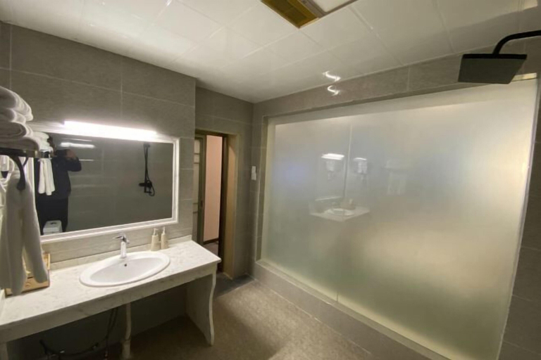 Bathroom 4, Jiangyan Minghu Hotel, Shigatse