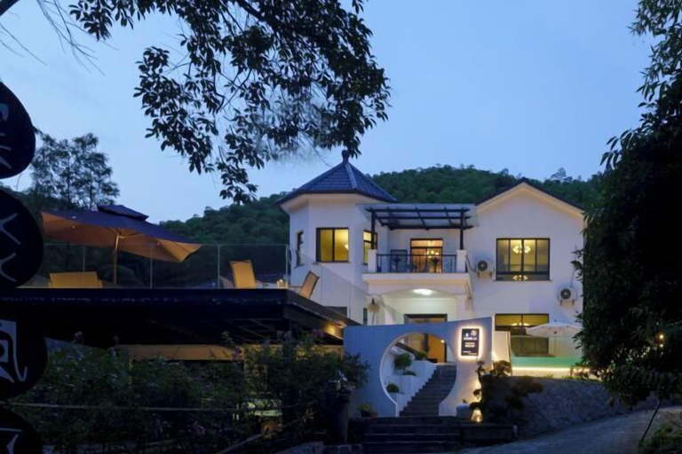 Exterior & Views