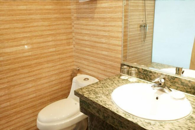 Bathroom 4, Royal Prince Hotel, Quanzhou