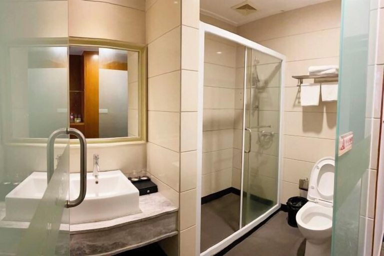 Bathroom, Xionghui Business Hotel, Foshan