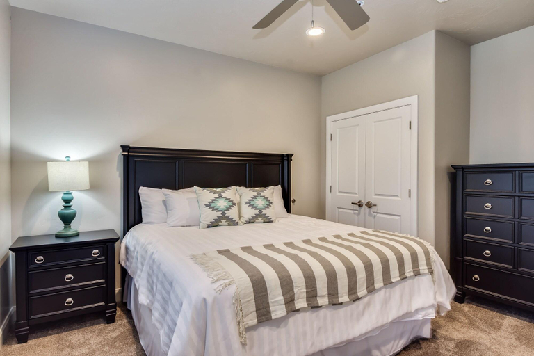 Bedroom 2, Watchman Villas, Washington