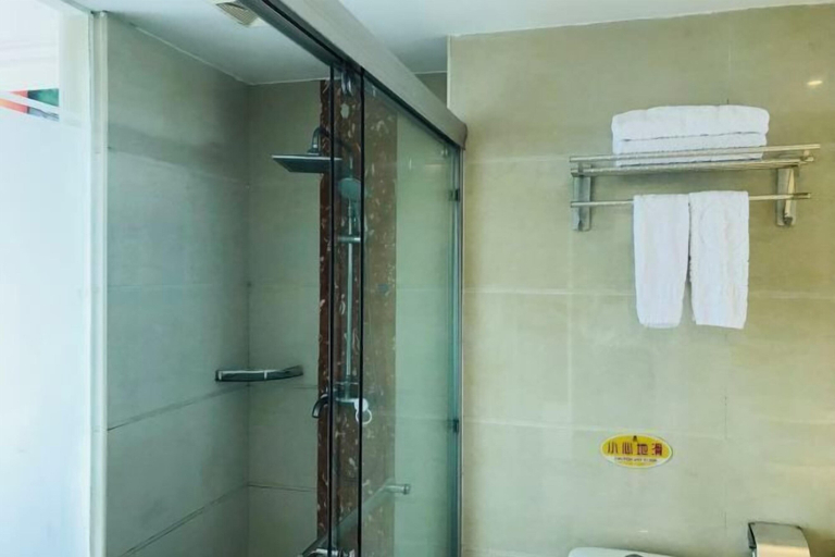 Bathroom 4, Junfu Hotel (Guangzhou Panyu Square Metro Station), Guangzhou