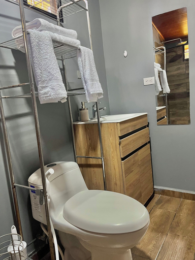 Bathroom 3, Pine Scape Lodge | Jacuzzi | BBQ | Pool | Mango Hosting, Siguatepeque