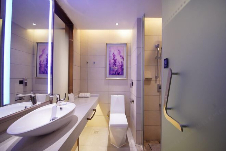 Bathroom 3, Lavande Hotel (Heyuan Longchuan), Heyuan