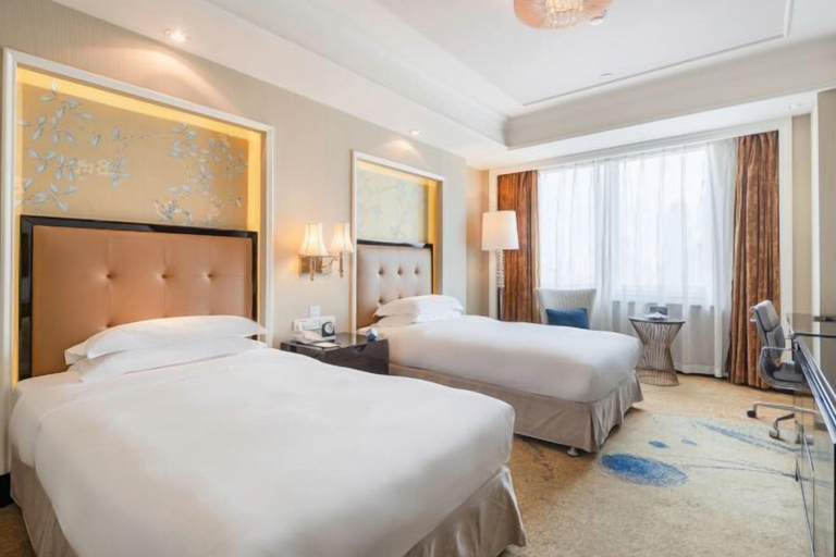 Bedroom 3, Ramada Plaza by Wyndham Tian Lu Hotel Wuhan, Wuhan
