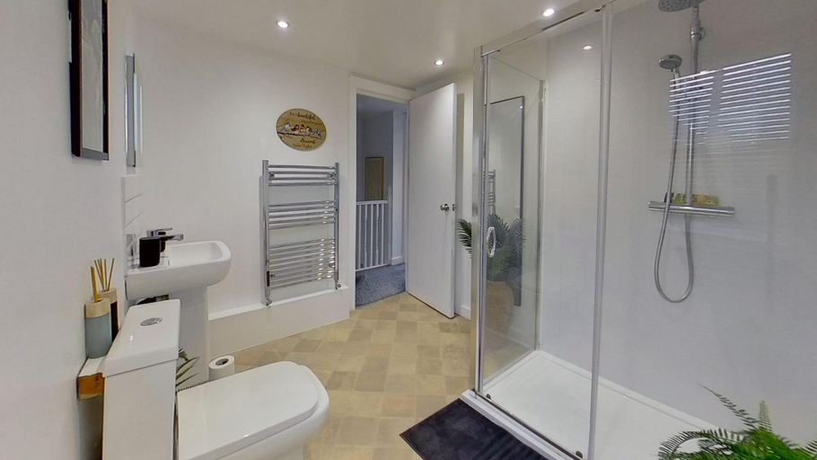 Bathroom, Chic 2 Bedroom Aparment with Netflix, London
