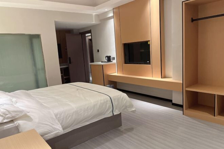 Bedroom 2, Dongfang Guanda Business Hotel, Hainan