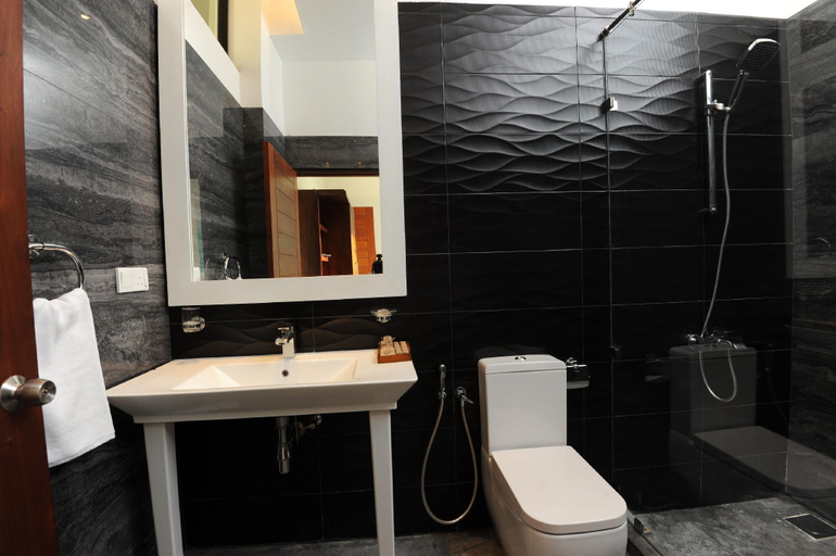 Bathroom 5, The Lake Forest Hotel, N. Palatha Central