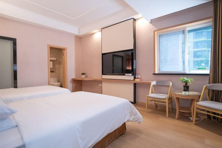 Bedroom 3, Vienna Hotel (Chibi Gaotiezhan), Xianning
