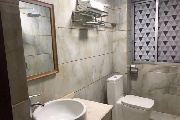 Bathroom 3, Hongyun Hotel, Hezhou