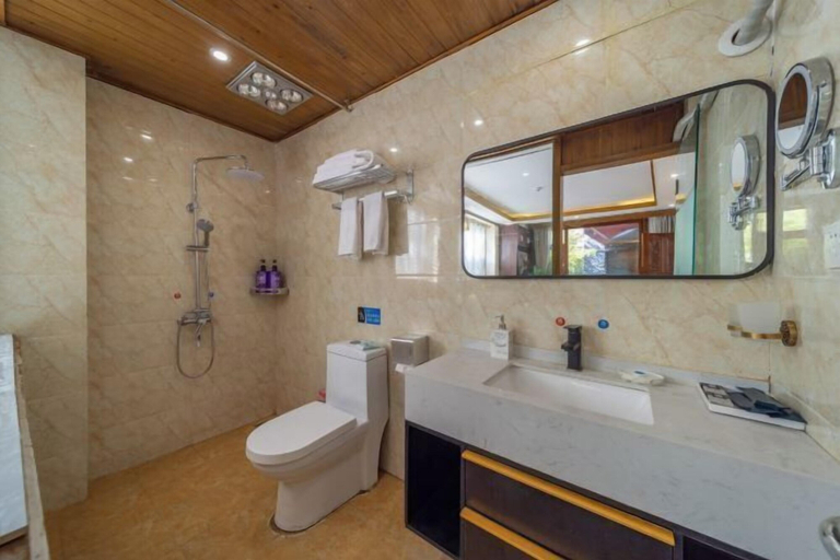 Bathroom 4, Home Inn (Zhongyi), Lijiang