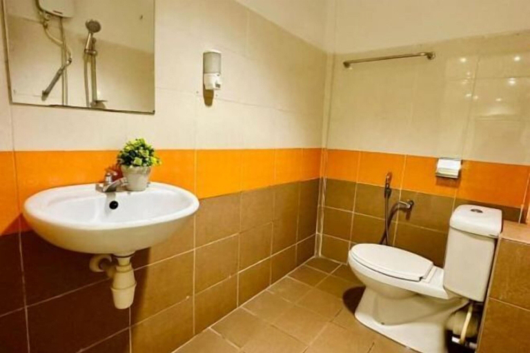 Bathroom 5, Swing & Pillows @ Kajang Selangor, Hulu Langat