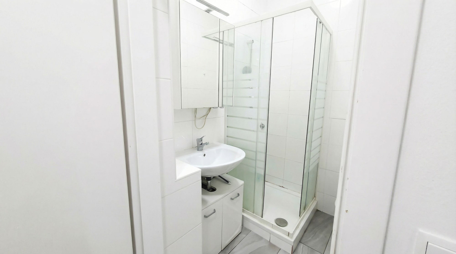 Bathroom 4, Quick Access to Vienna Center - Simple Private Rooms with WIFI, Wien