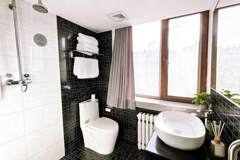 Bathroom 3, Laike Hotel (Harbin Railway Station Museum), Harbin
