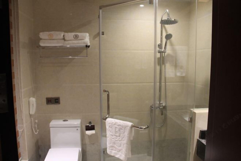 Bathroom 3, Barry Gallery along the River hotel, Tongren