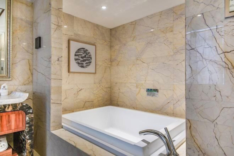 Bathroom 4, Yuanmou Grand Hotel, Chuxiong Yi