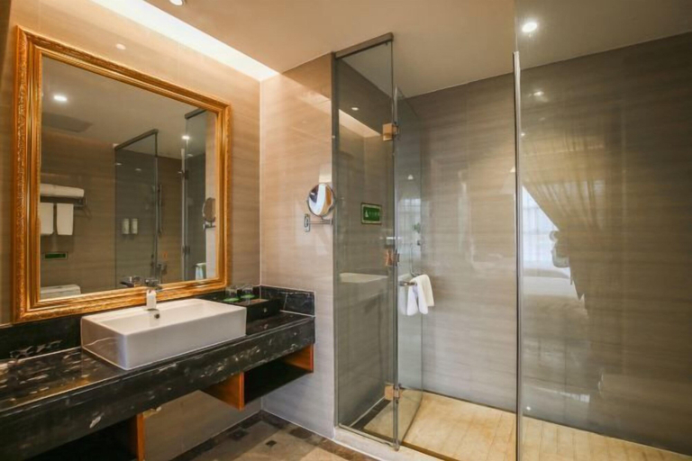 Bathroom 4, Vienna International Hotel (Mount Emei Crystal Plaza Hotel), Leshan
