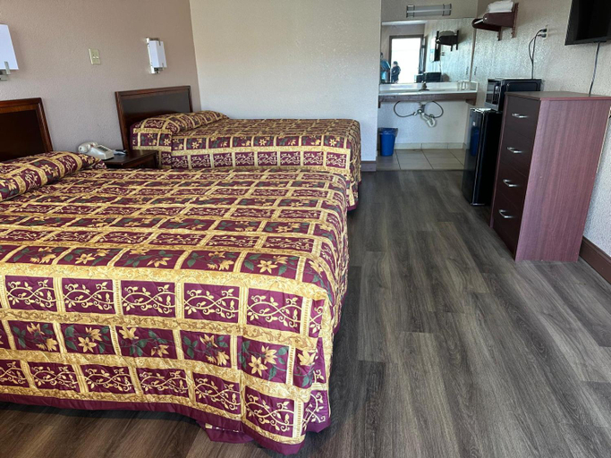 Bedroom 3, Loxley Motel, Baldwin