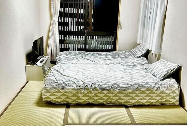 Bedroom 3, the Way of Water, Osaka