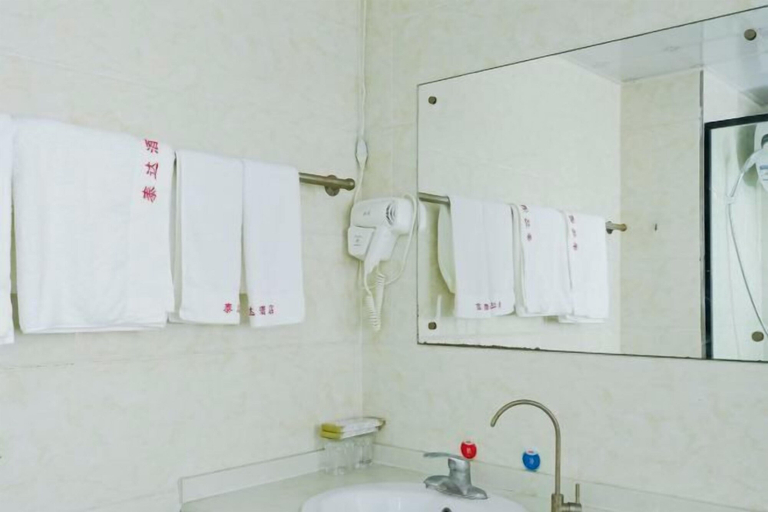 Bathroom 2, Taidawenquanbinguan, Langfang