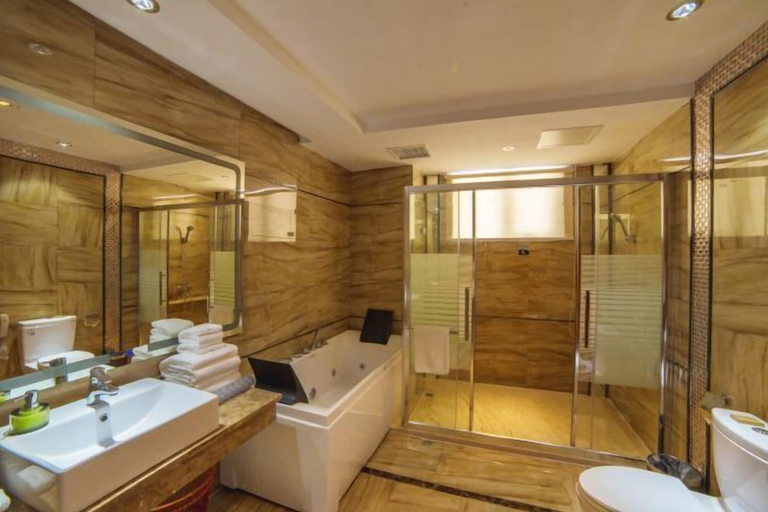 Bathroom 3, Rodin Oswey Hotel, Yunfu