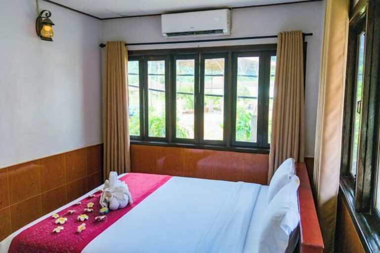 Bedroom 2, Hometown of Dragon Hotel, Vangvieng