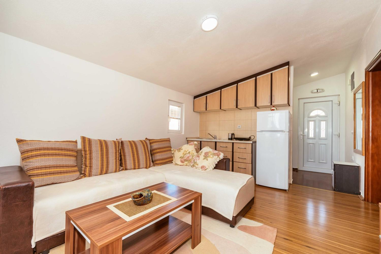 Others 5, Sea House Apartments